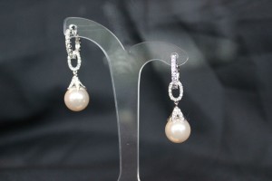 ZE199 Ivory or white pearl and diamonte earrings