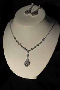 J191 silver necklace/earring set