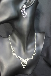 J178 silver necklace/earring set
